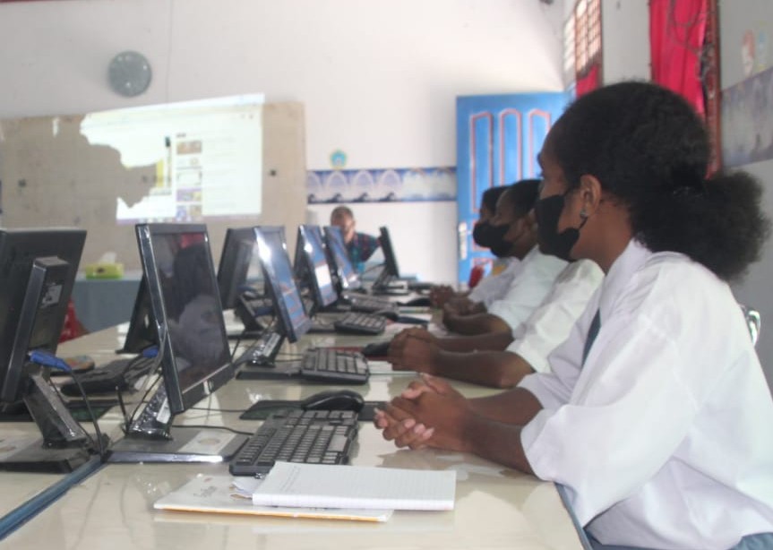 Laboratorium Komputer,pendidikan timika, mimika, papua, papua tengah